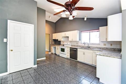 523 Elm Crossing Ct, Ballwin, MO 63021 photo 12