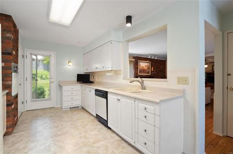 8 Swindon Ct, Manchester, MO 63011 photo 11