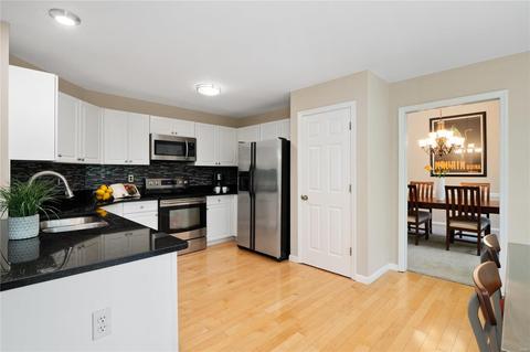 557 Wetherby Ter, Ballwin, MO 63021 photo 11