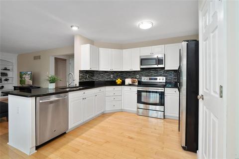 557 Wetherby Ter, Ballwin, MO 63021 photo 10