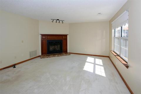 255 Carmel Woods Dr, Ellisville, MO 63021 photo 4