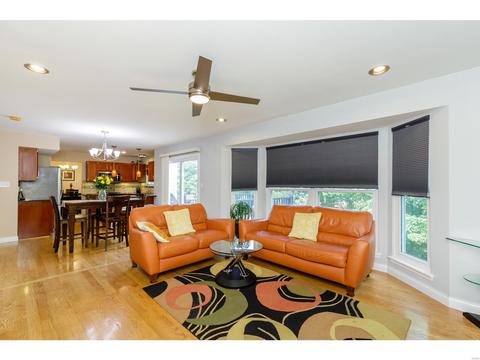 1167 Oak Borough Dr, Ballwin, MO 63021 photo 2