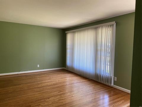 5 Drummond Dr, Saint Louis, MO 63135 photo 3