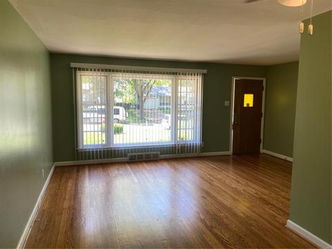 5 Drummond Dr, Saint Louis, MO 63135 photo 2