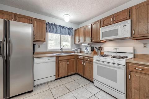 1108 Shadowoak Dr, Ballwin, MO 63021 photo 9