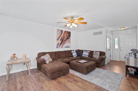 524 Durango Dr, O'fallon, MO 63368 photo 3