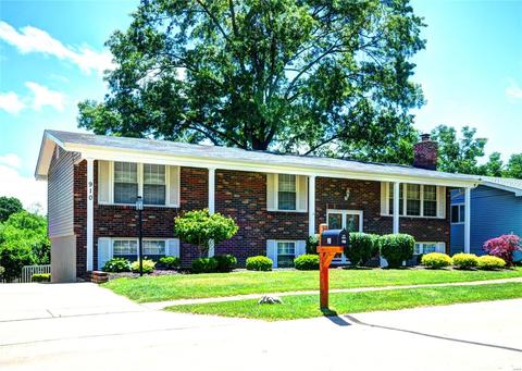 910 Queensbridge Rd, Manchester, MO 63021 photo 1