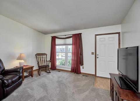 1317 Manuka Dr, O'fallon, MO 63366 photo 2