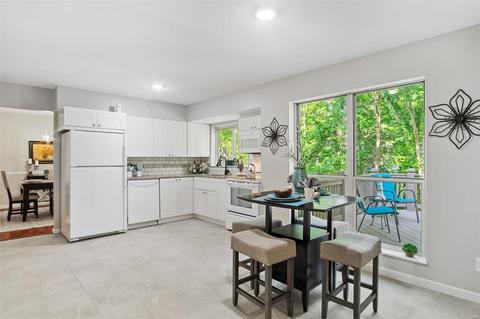 821 Carman Woods Dr, Manchester, MO 63021 photo 7