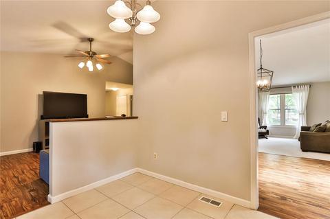 508 Treetop Village Dr, Ballwin, MO 63021 photo 10