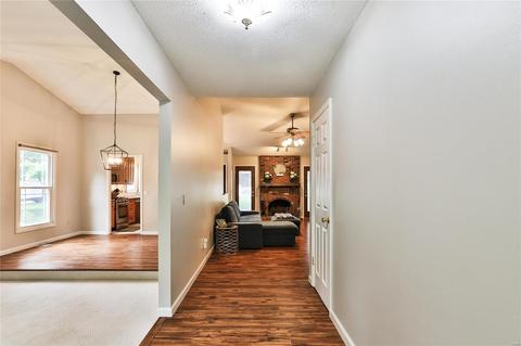 508 Treetop Village Dr, Ballwin, MO 63021 photo 3