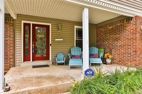 508 Treetop Village Dr, Ballwin, MO 63021 photo 2