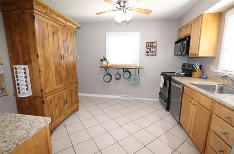 442 Essen Ln, Ballwin, MO 63021 photo 10