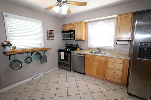 442 Essen Ln, Ballwin, MO 63021 photo 8