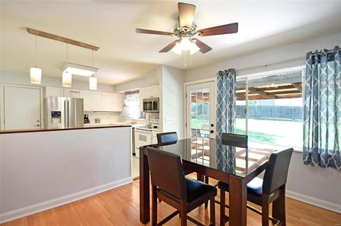 153 Romine Cir, Ballwin, MO 63011 photo 2