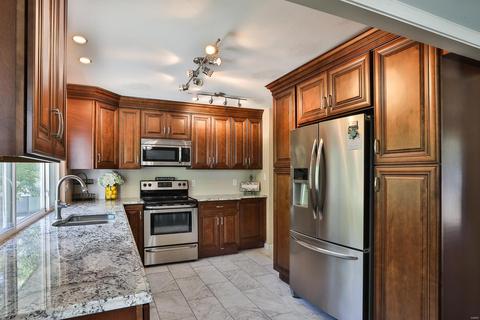 717 Woodrun Dr, Ballwin, MO 63021 photo 8