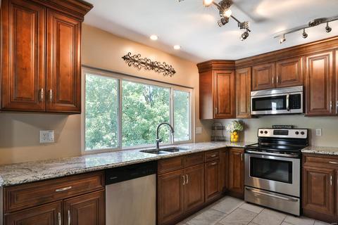 717 Woodrun Dr, Ballwin, MO 63021 photo 9