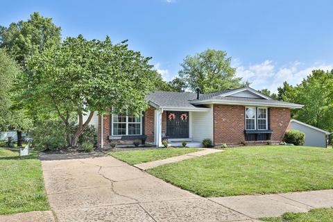 717 Woodrun Dr, Ballwin, MO 63021 photo 2