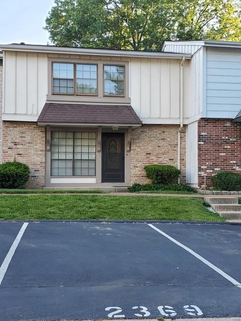 2369 Hiddengarden Ct, Ballwin, MO 63021 photo 1