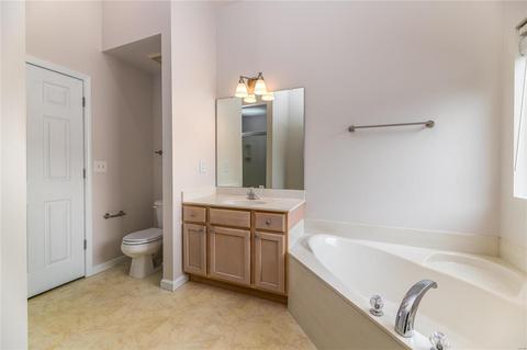 1328 Kiefer Bluffs Dr, Ballwin, MO 63021 photo 16