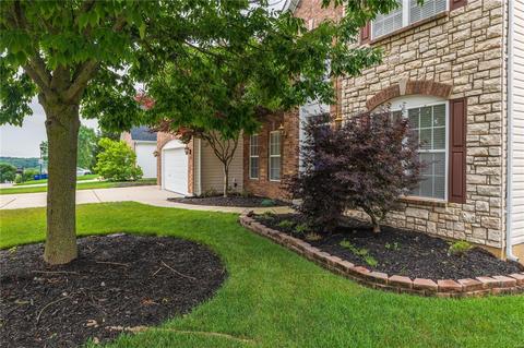 1328 Kiefer Bluffs Dr, Ballwin, MO 63021 photo 2
