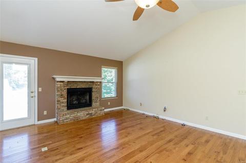 5249 Cedarfield Dr, Saint Charles, MO 63304 photo 2