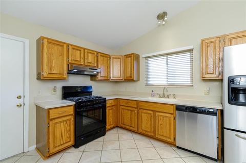 5249 Cedarfield Dr, Saint Charles, MO 63304 photo 3