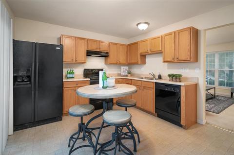 386 Montclair Tower Dr, Saint Charles, MO 63303 photo 9