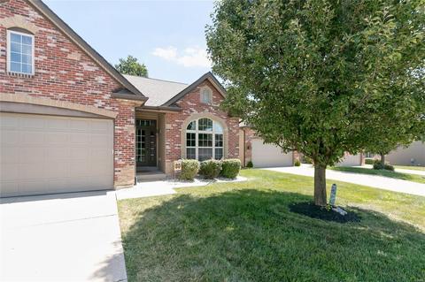 12133 Enclave Pl, Bridgeton, MO 63044 photo 2