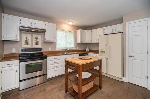 558 Vosshill, Ballwin, MO 63021 photo 8