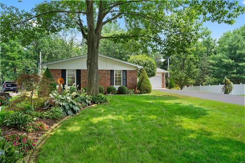 260 Pine Tree Ln, Ballwin, MO 63011 photo 3