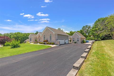 5288 Roanoke Dr, Weldon Spring, MO 63304 photo 2