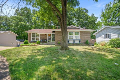 627 Turfwood Dr, Ballwin, MO 63021 photo 2