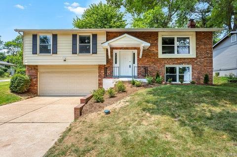 899 Oklahoma Ave, Ballwin, MO 63021 photo 2