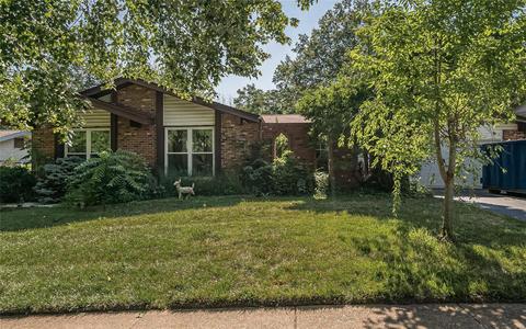 210 Monroe Mill Dr, Ballwin, MO 63011 photo 1