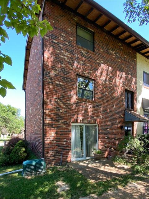 331 Carmel Woods Dr, Ellisville, MO 63021 photo 2