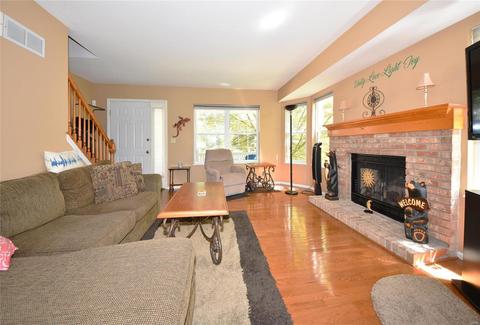 576 Elm Crossing Ct, Ballwin, MO 63021 photo 3