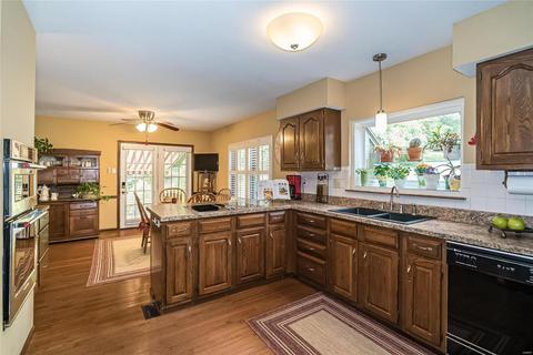 1427 Dietrich Oaks Dr, Ballwin, MO 63021 photo 16