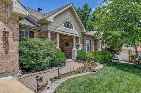 975 Timber Glen Ln, Ballwin, MO 63021 photo 2