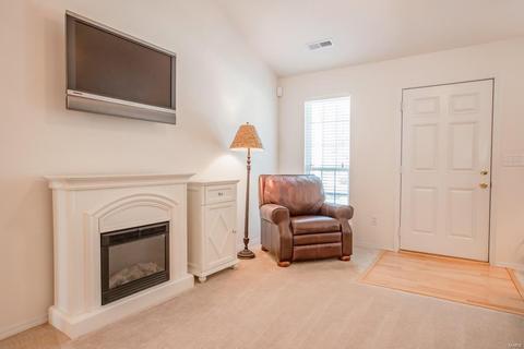 106 Hawks Haven Dr, O'fallon, MO 63368 photo 2