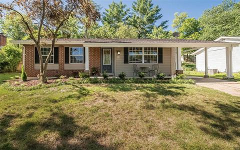524 Goldwood Dr, Ballwin, MO 63021 photo 2
