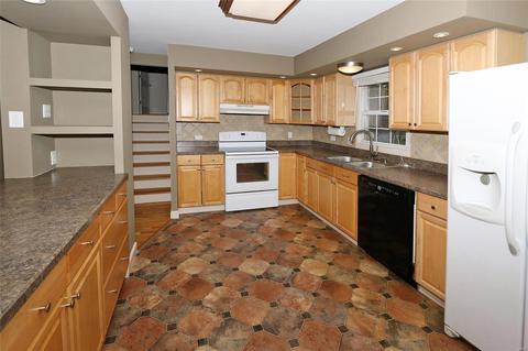 6823 Burkemo, Saint Louis, MO 63129 photo 5