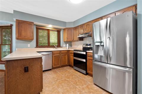 550 Fox Pointe Dr, Saint Charles, MO 63304 photo 4