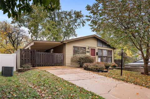 209 Solley Dr, Ballwin, MO 63021 photo 2