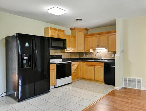 241 Howard Dr, Ballwin, MO 63021 photo 5