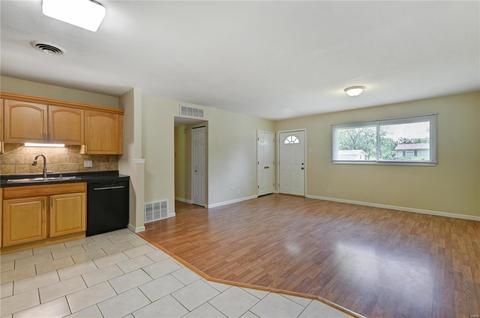 241 Howard Dr, Ballwin, MO 63021 photo 3