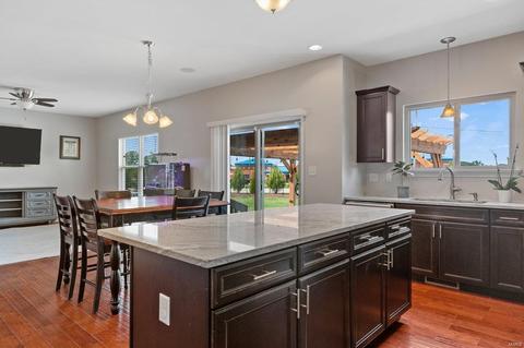 252 Oakhurst Cir, O'fallon, MO 63368 photo 7