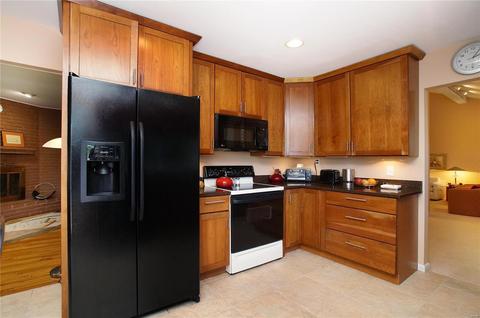 837 Green Lantern Ln, Ballwin, MO 63011 photo 18