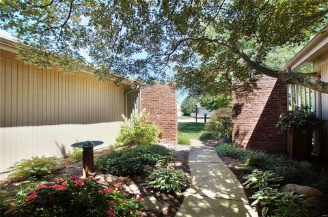 837 Green Lantern Ln, Ballwin, MO 63011 photo 2