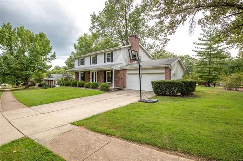 825 Windmill Dr, Ballwin, MO 63011 photo 3